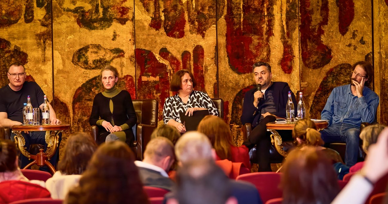 Dan speaking in Bucharest-2